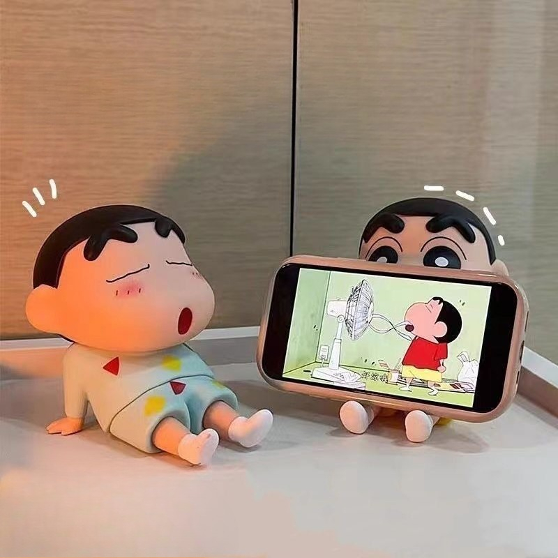 Phone Accessories Toys - クレヨンしんちゃん日本のアニメスマホホルダー、怠惰な置物、デスクトップデコレーション、アニメトレンドおもちゃフィギュアモデル、かわいいギフト