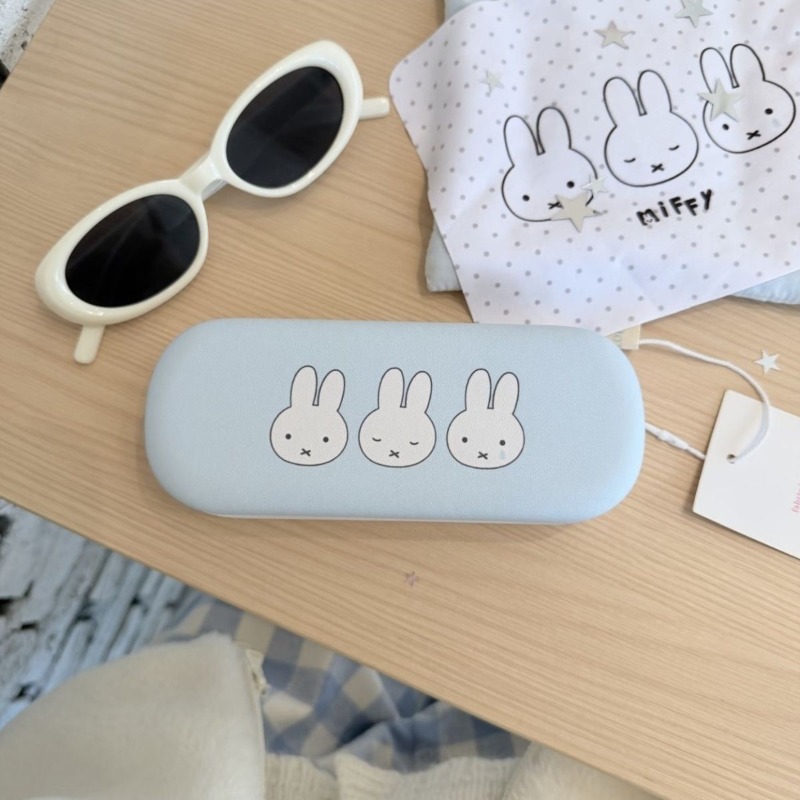 漫画ミッフィーウサギ甘くてかわいい創造的なパターン男性と女性 - Airtag Holder Case のレビューと価格